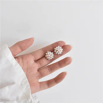 Hvide Blomster Perle Øreringe til kvinder Enkel Lille koreansk Stud Øreringe Zink Legering Søde Brincos Wedding Party Mode Smykker