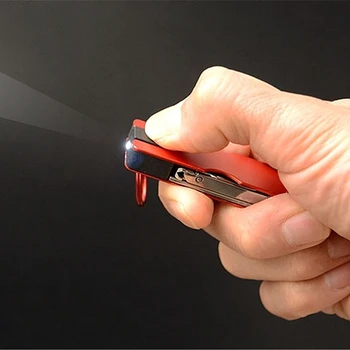 Offentlig Multifunktion Mini Nøglering Kniv LED Lys Søm Clipper Earpick Saks Tweezer Lomme EDC Værktøjer Multi Vandreture Gear
